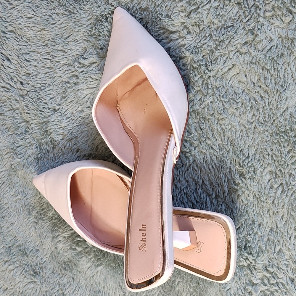 Sheln Women's Cream Pointed-Toe Mules